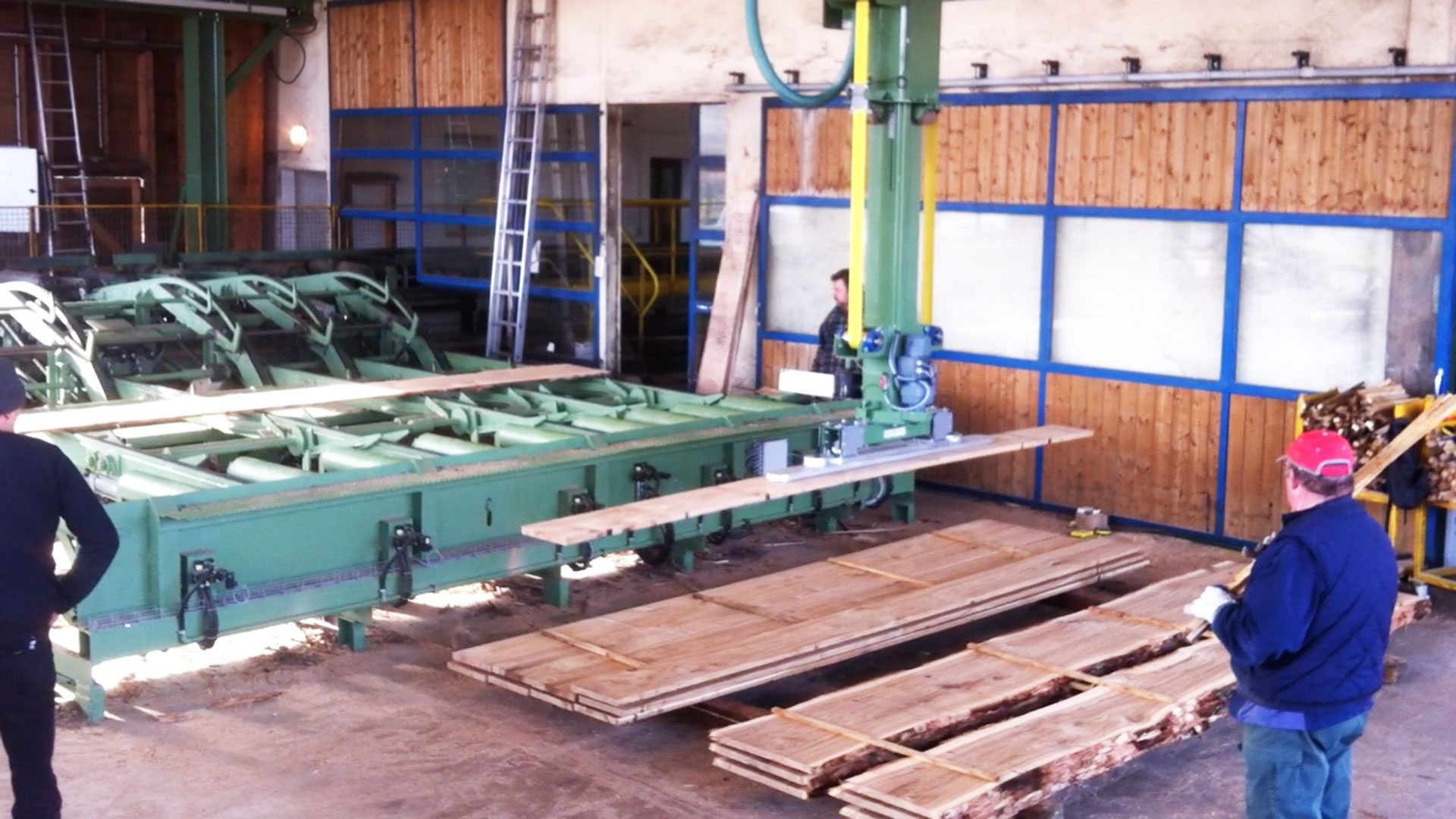 OUTFEED OF BAND SAW / SORTING